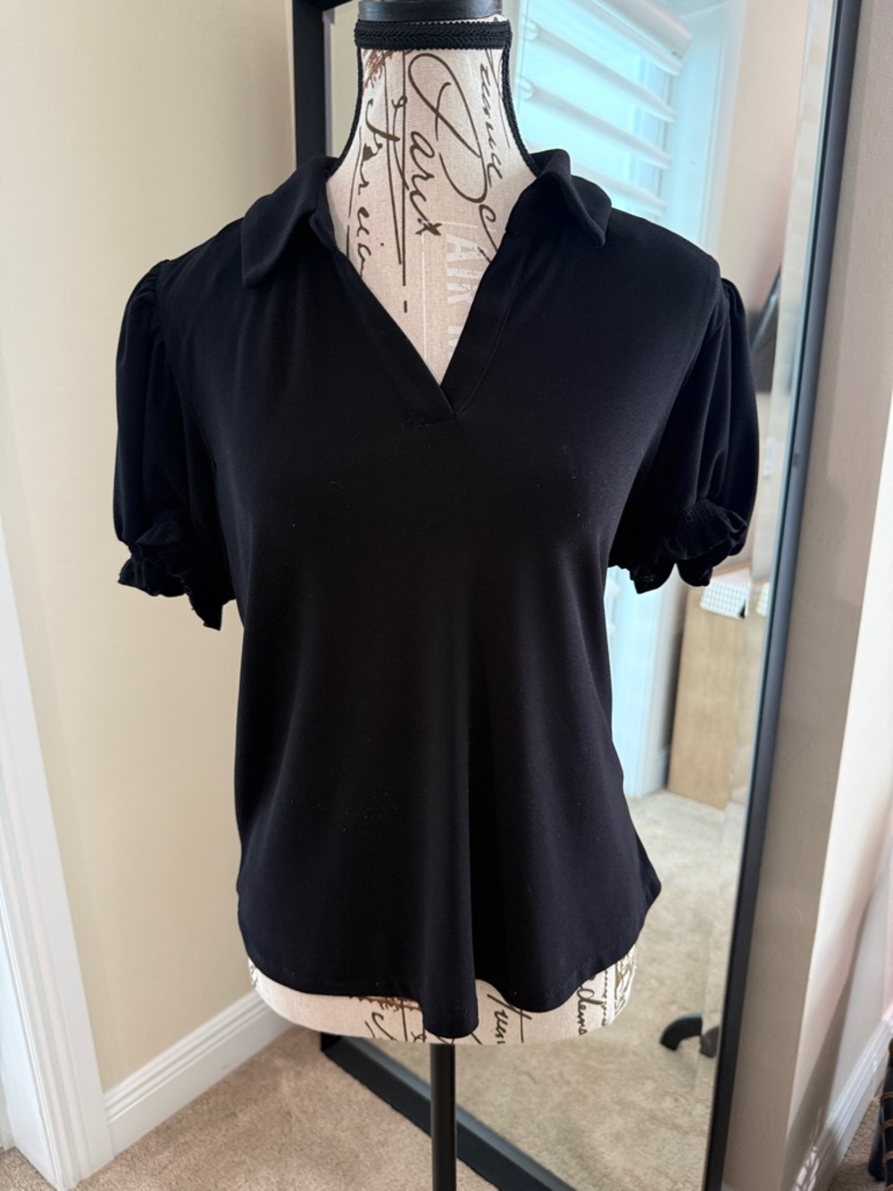 CeCe Black V-Neck Collared Puff Sleeve Top